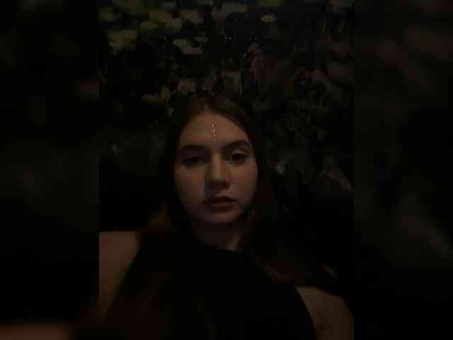 Amina-123511 webcam