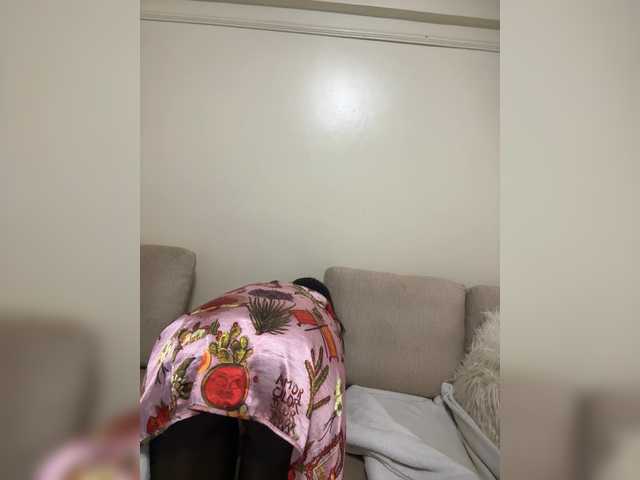 Misscreamerr broadcasting live