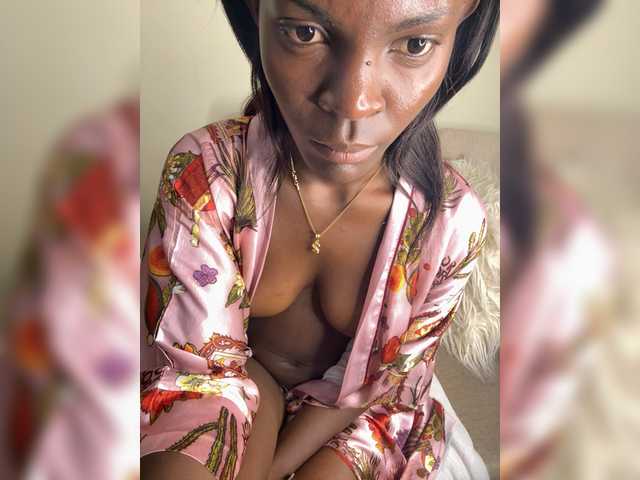 Misscreamerr broadcasting live