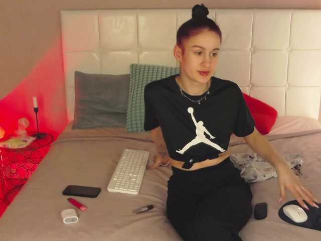 IzieCarter's BongaCams show and profile