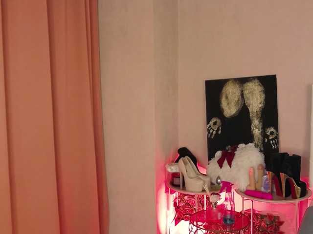 IzieCarter – webcam model profile photo