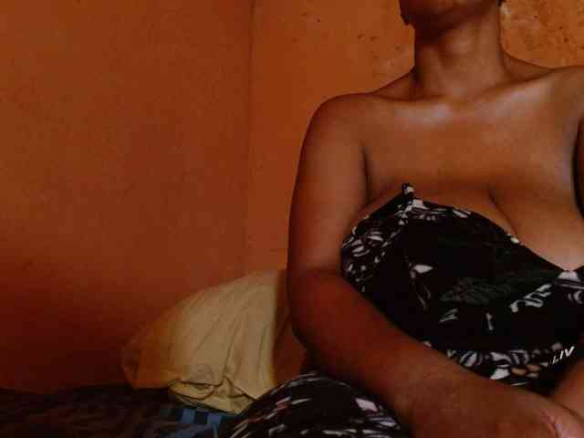 diamondboobs44dddx webcam