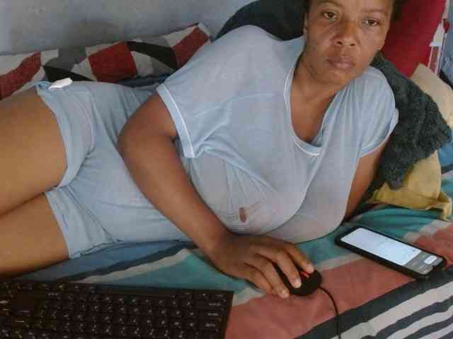 diamondboobs44dddx webcam