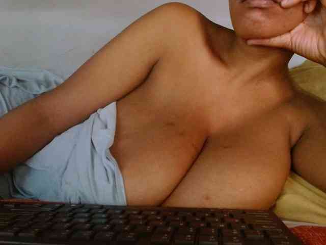 diamondboobs44dddx webcam