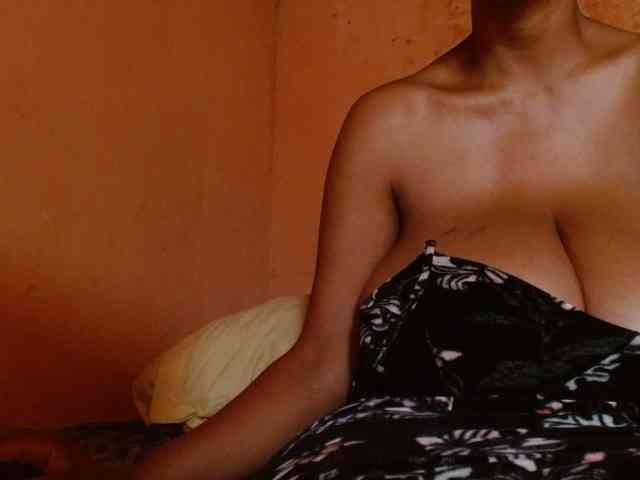 diamondboobs44dddx webcam