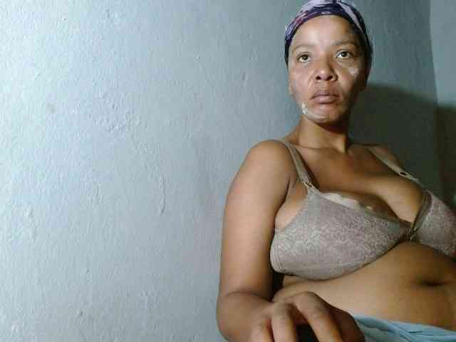 diamondboobs44dddx webcam