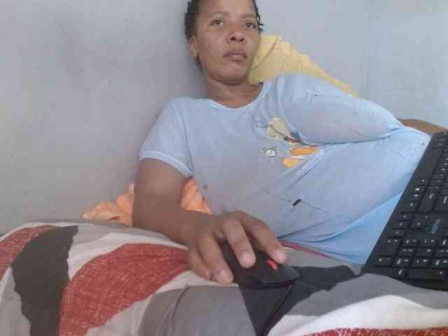 diamondboobs44dddx webcam