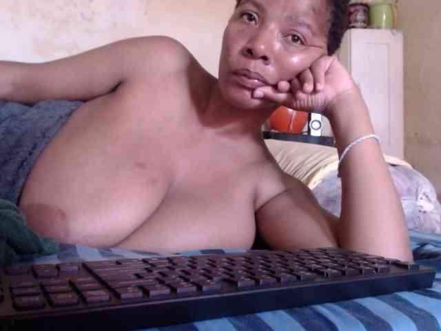 diamondboobs44dddx webcam