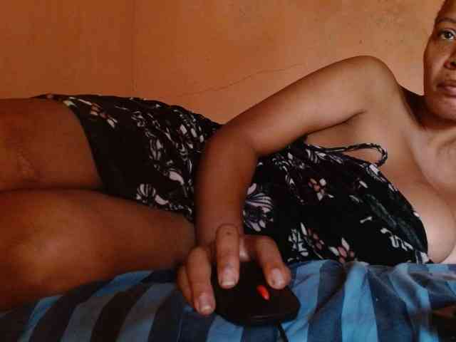 diamondboobs44dddx webcam