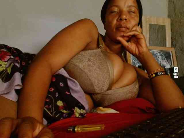 diamondboobs44dddx webcam