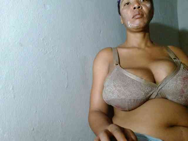 diamondboobs44dddx webcam