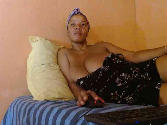 diamondboobs44dddx webcam