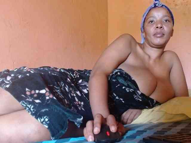 diamondboobs44dddx webcam