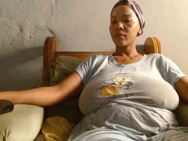 diamondboobs44dddx webcam