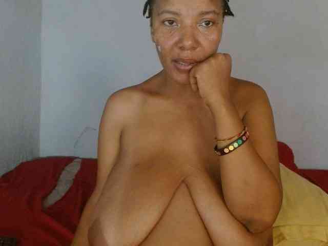 diamondboobs44dddx webcam