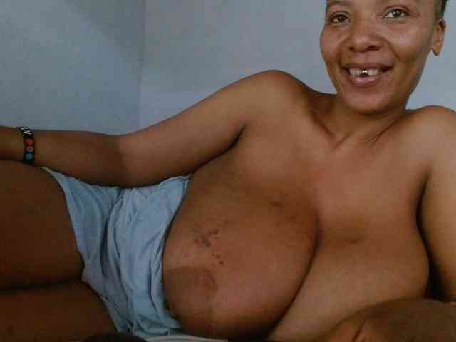 diamondboobs44dddx webcam