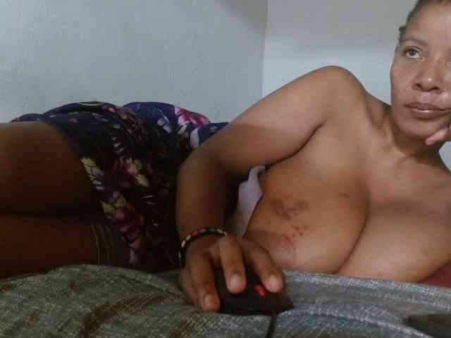 diamondboobs44dddx webcam