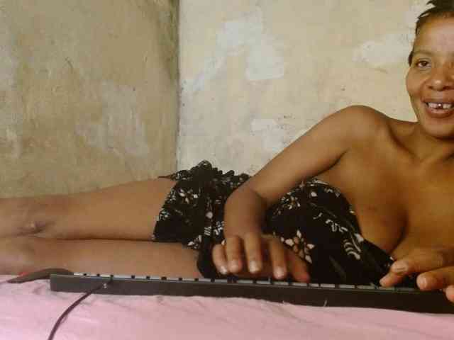 diamondboobs44dddx webcam