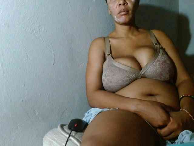 diamondboobs44dddx webcam