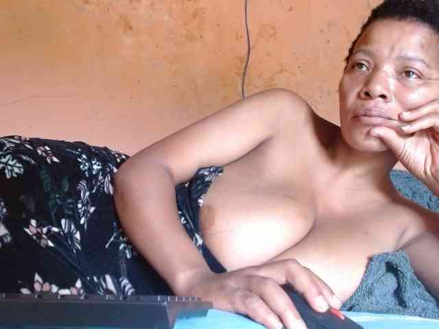 diamondboobs44dddx webcam