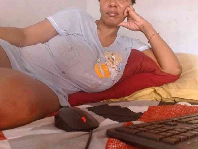 diamondboobs44dddx webcam