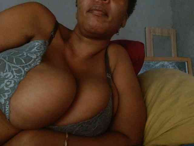 diamondboobs44dddx webcam