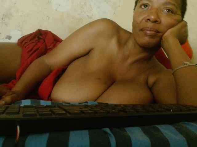 diamondboobs44dddx webcam