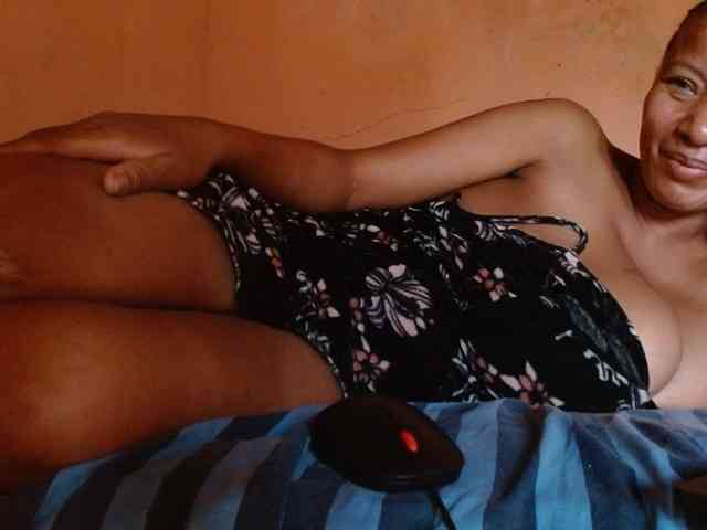 diamondboobs44dddx webcam