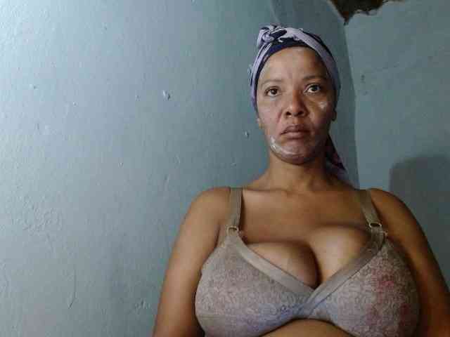 diamondboobs44dddx webcam