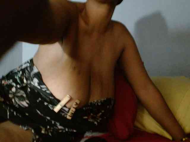 diamondboobs44dddx webcam