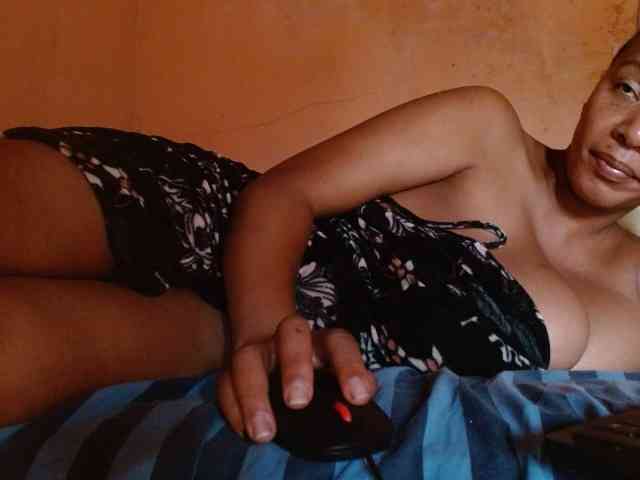 diamondboobs44dddx webcam