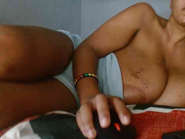 diamondboobs44dddx webcam