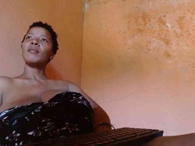 diamondboobs44dddx webcam