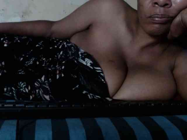 diamondboobs44dddx webcam