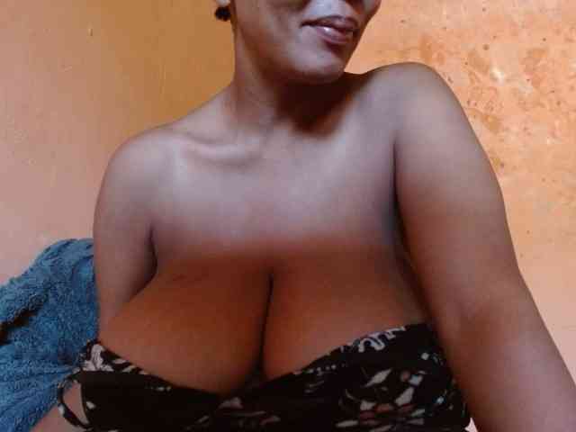 diamondboobs44dddx webcam