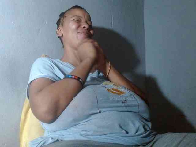 diamondboobs44dddx webcam