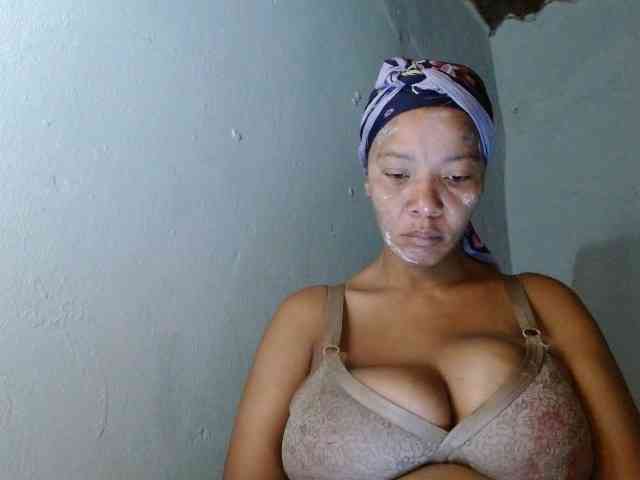 diamondboobs44dddx webcam