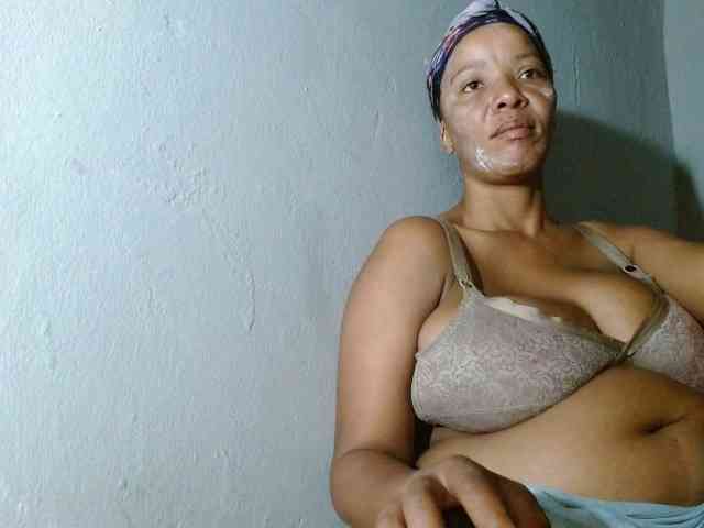 diamondboobs44dddx webcam