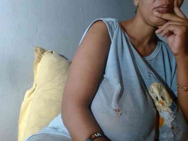 diamondboobs44dddx webcam