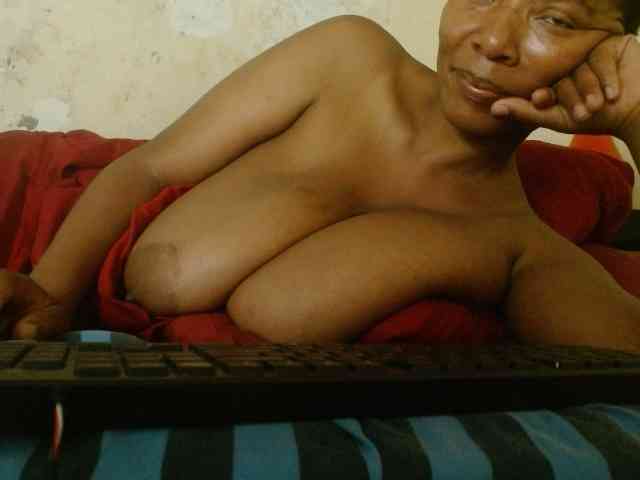 diamondboobs44dddx webcam