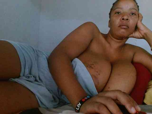 diamondboobs44dddx webcam