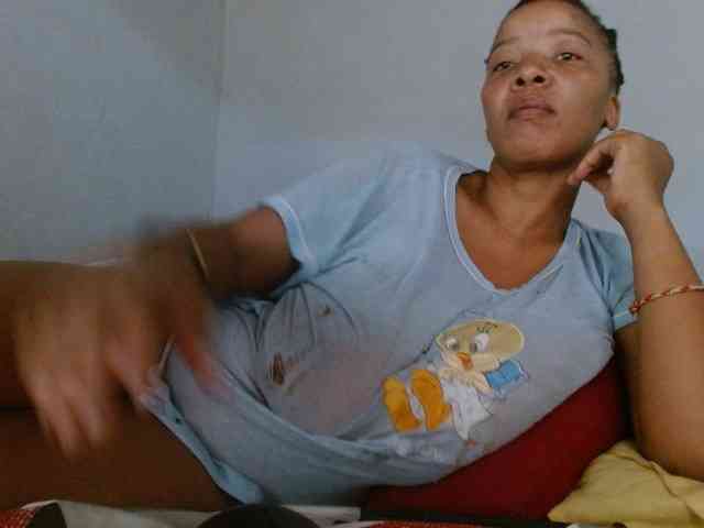 diamondboobs44dddx webcam