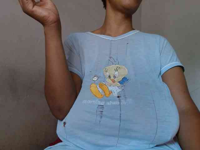 diamondboobs44dddx webcam