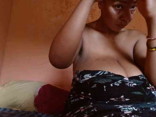 diamondboobs44dddx webcam