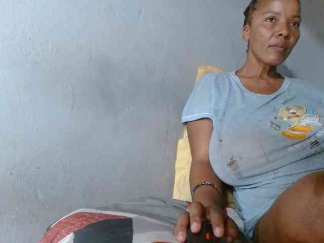 diamondboobs44dddx webcam