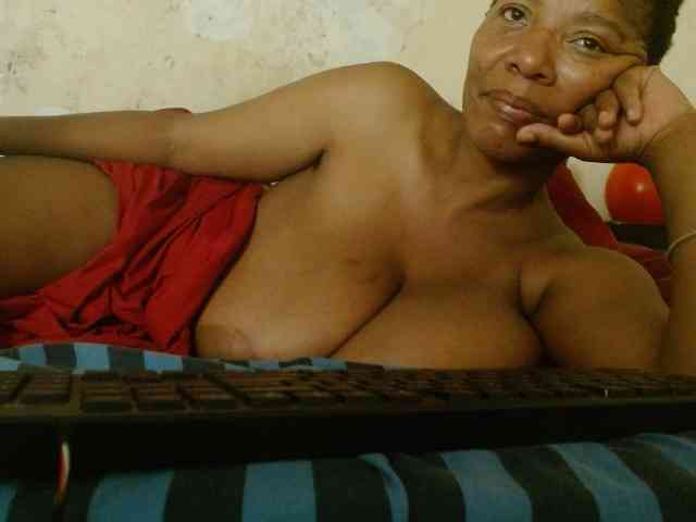 diamondboobs44dddx webcam