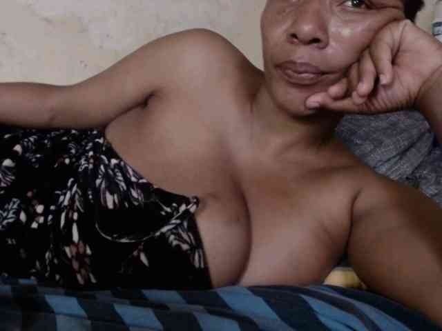 diamondboobs44dddx webcam