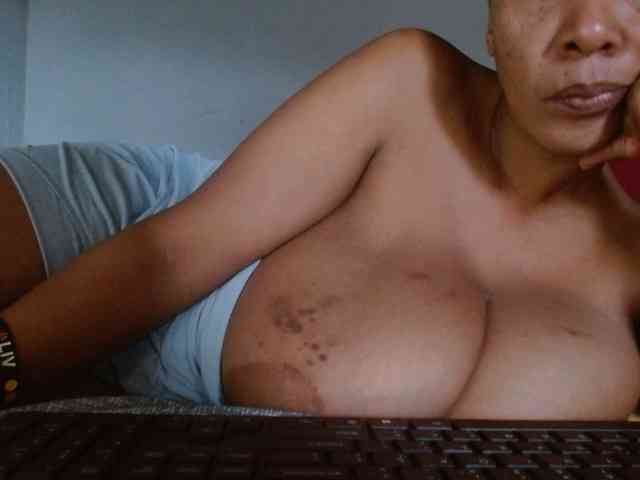 diamondboobs44dddx webcam