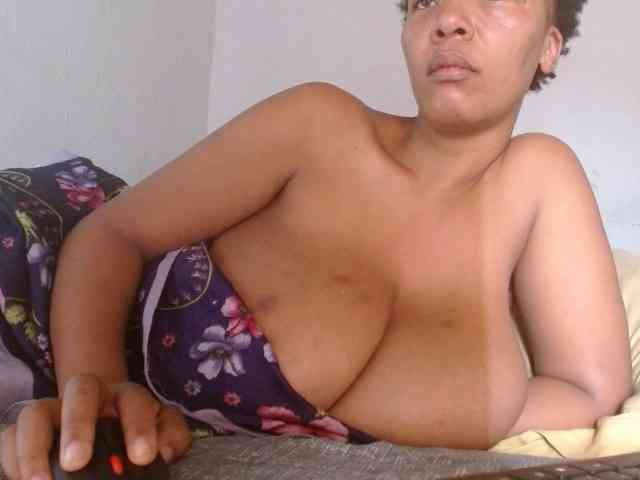 diamondboobs44dddx webcam