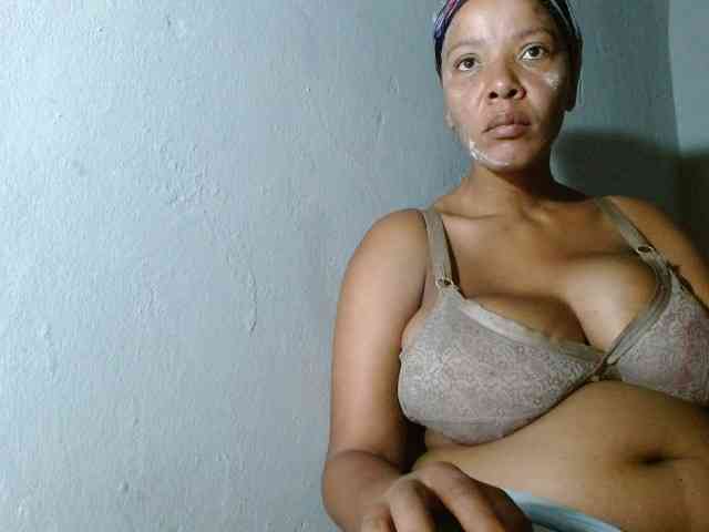 diamondboobs44dddx webcam